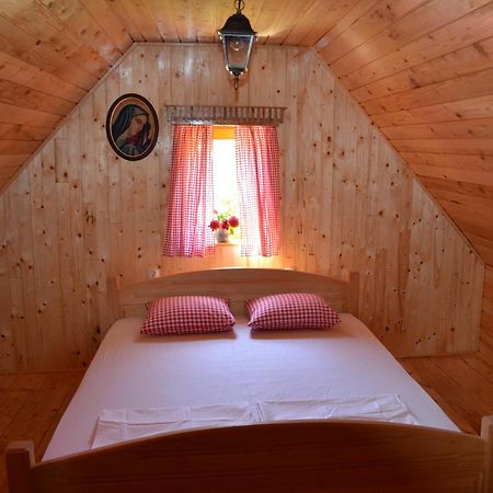 Ivona - Kuca Za Odmor Perusic - Stara Lika Apartment Ngoại thất bức ảnh